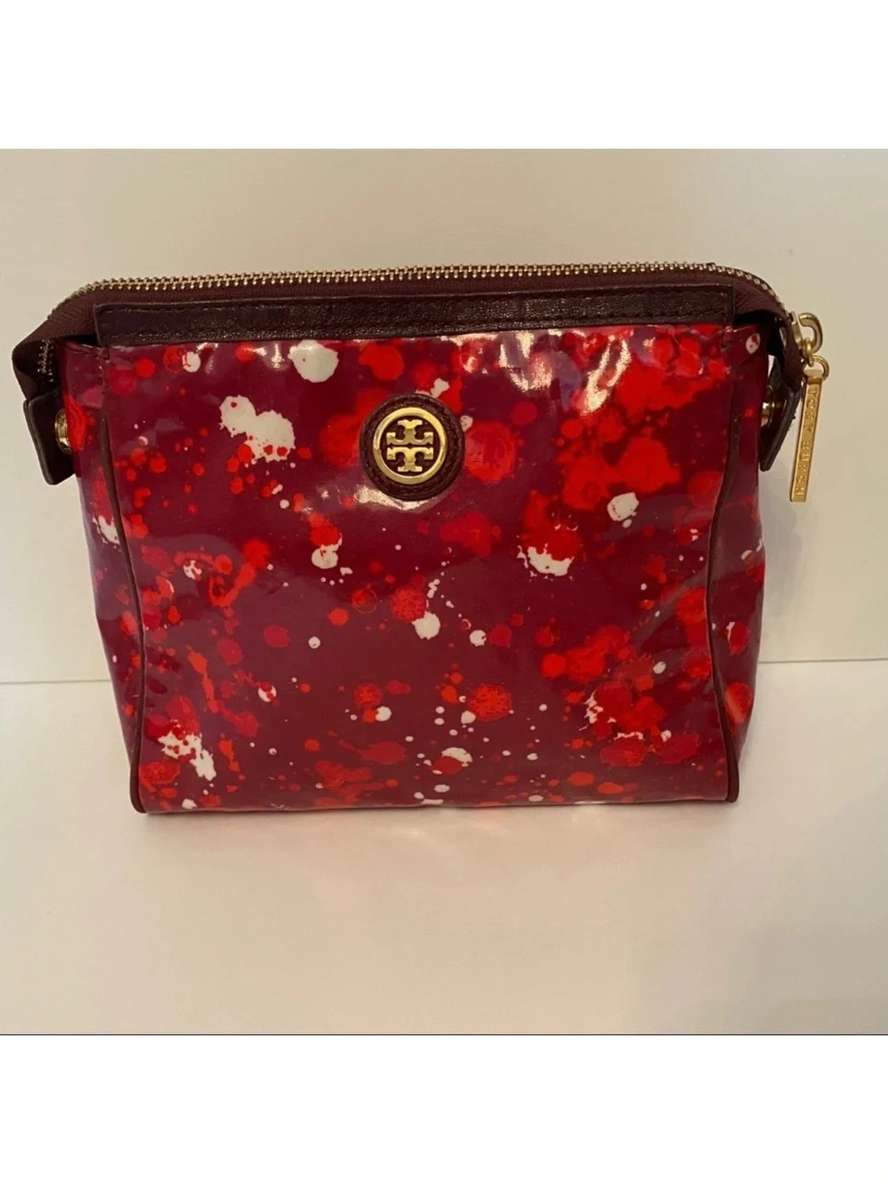 TORY BURCH BAG COSMETIC RED WHITE PRINT ZIP TOP MAKEUP SIGNATURE T TAC MEDALLION